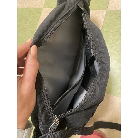 Patagonia Hiking Outdoor Bag Atom Sling 8L, Black, One Size Crossbody Black - Picture 7 of 11